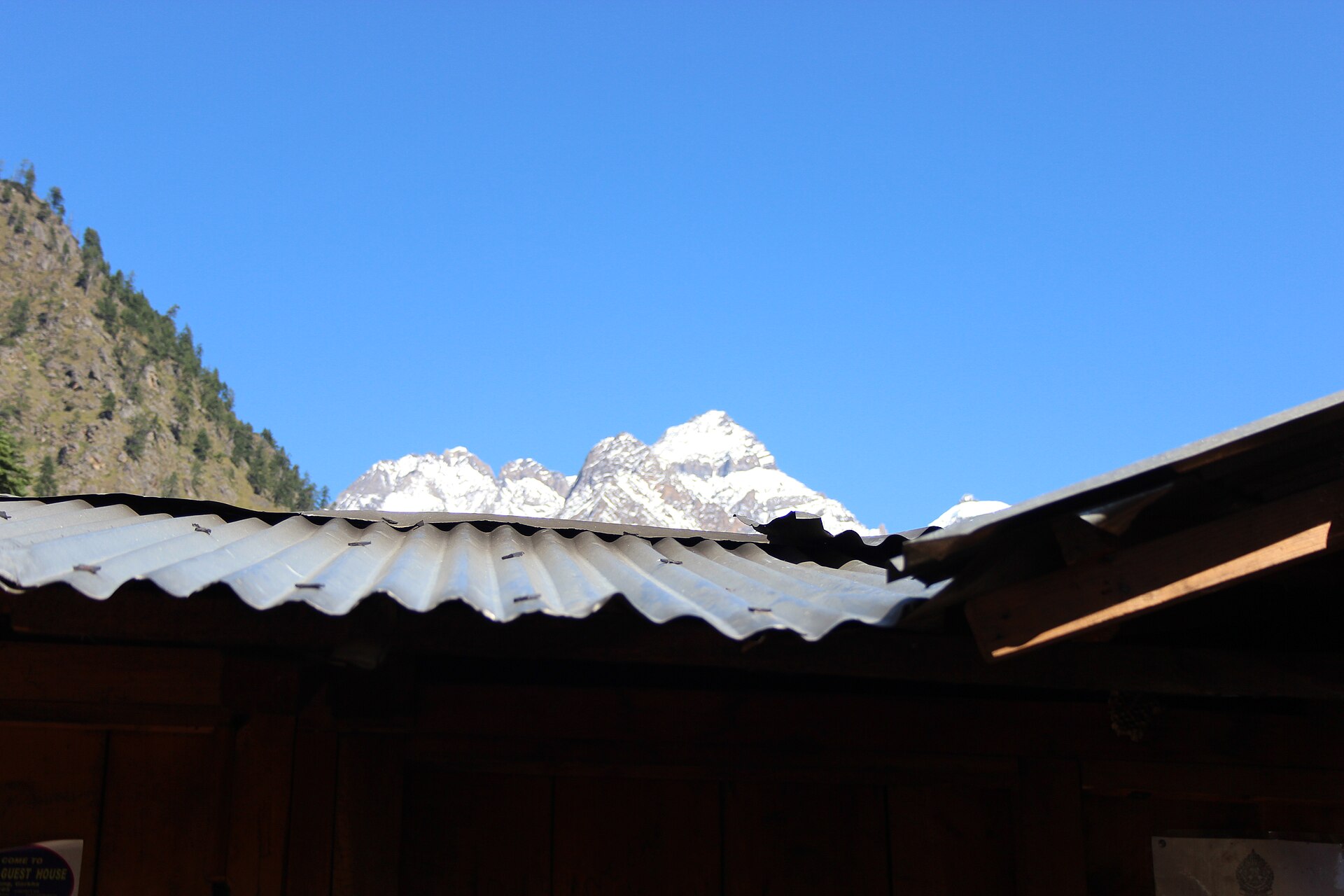 Manaslu range and trail